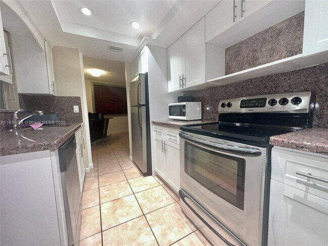 Photo - 1881 Washington Ave Unit 6H