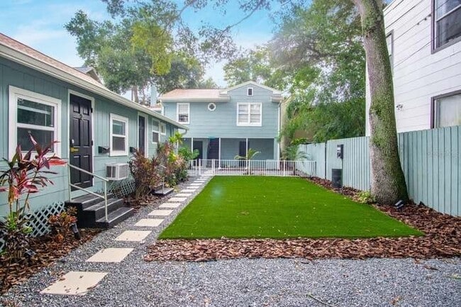 719 8th St N Unit 1