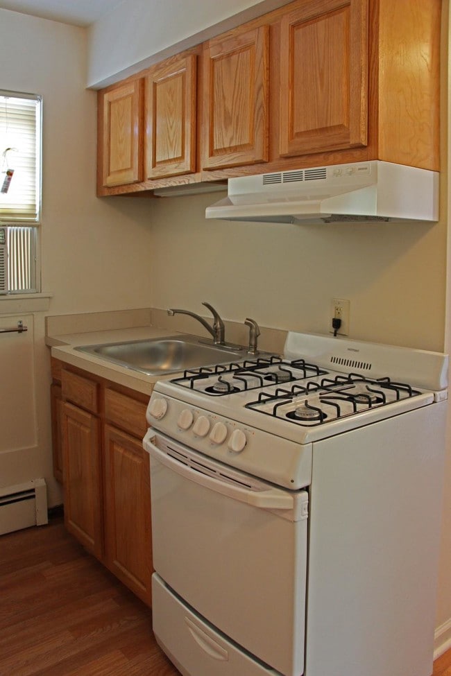 Photo - Oak Lawn Apartments