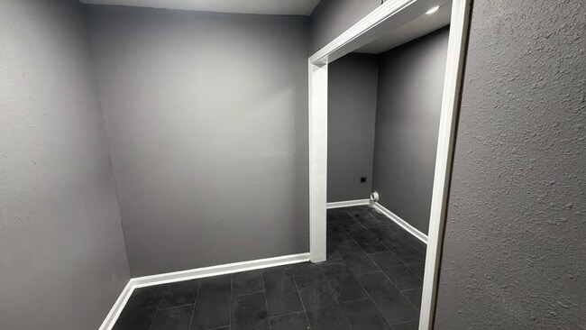 Photo - 2530 Rozelle St