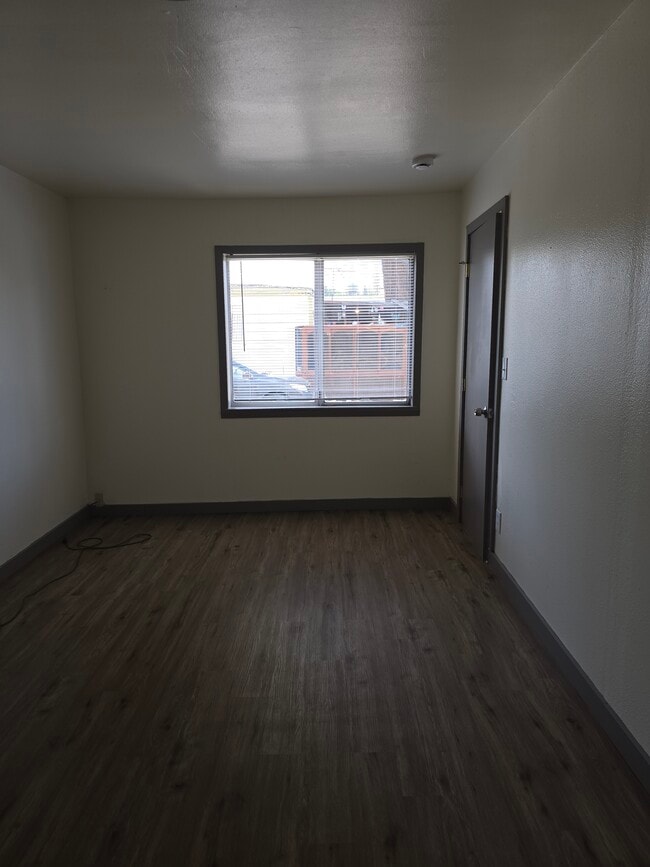 Building Photo - 1275 Rogue River Hwy Unit 7