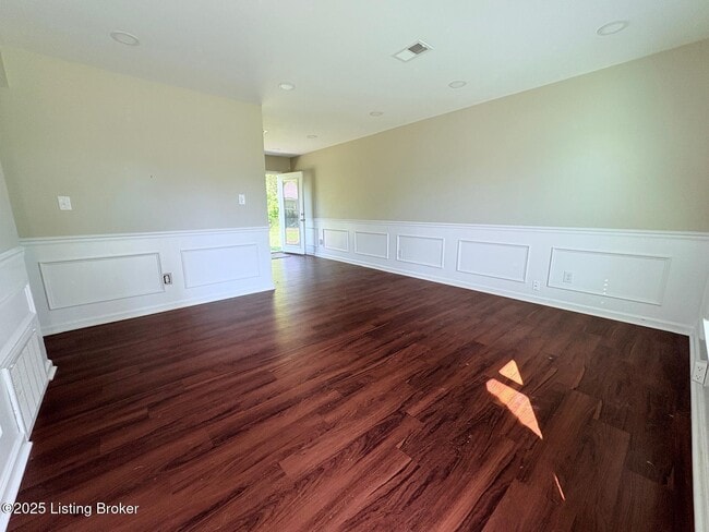 Photo - 10806 Milwaukee Way