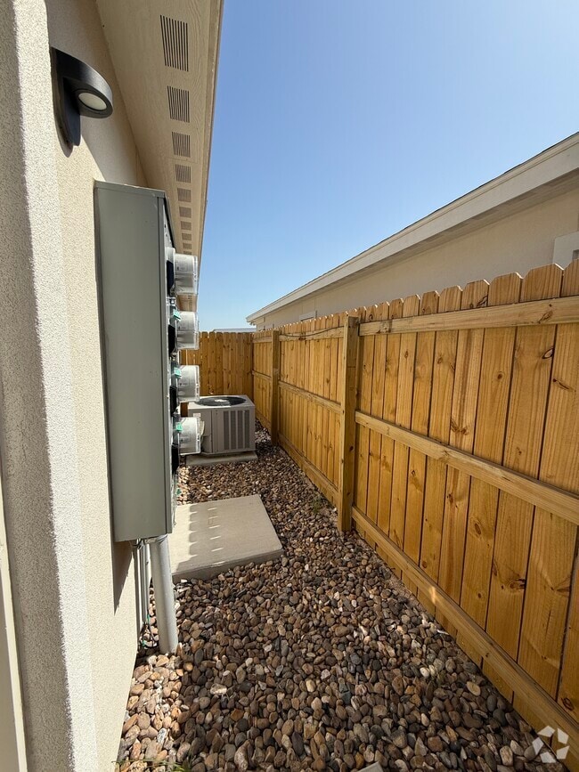 Building Photo - 5308 Vision St Unit B Rental