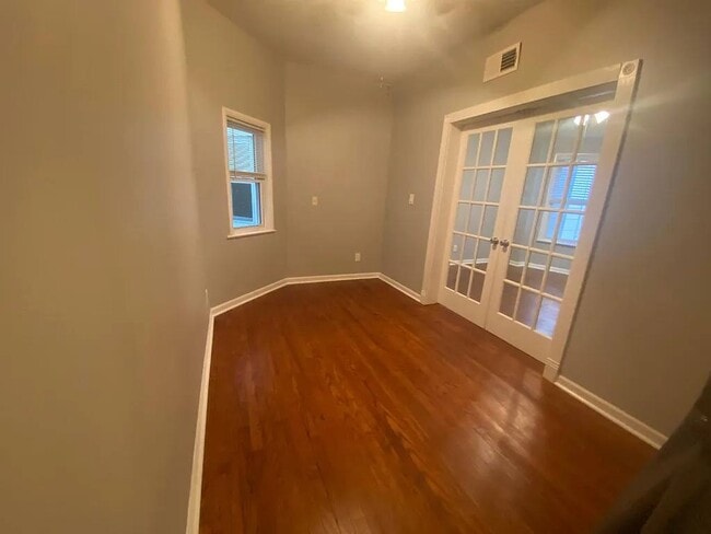 Photo - 3531 Wyandotte St