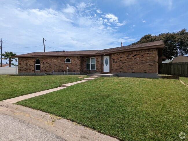 Building Photo - 1127 Bayou Cir Rental