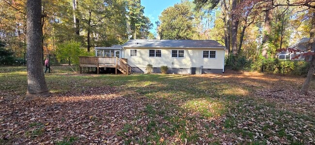 Photo - 135 Windsor Cir