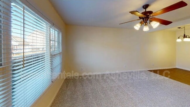 Photo - 98 Rotunda Cir