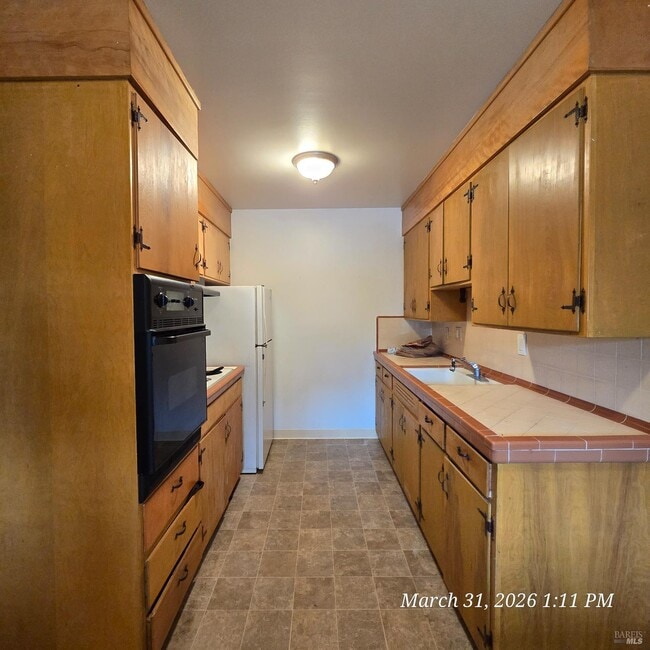 Photo - 786 Lovers Ln