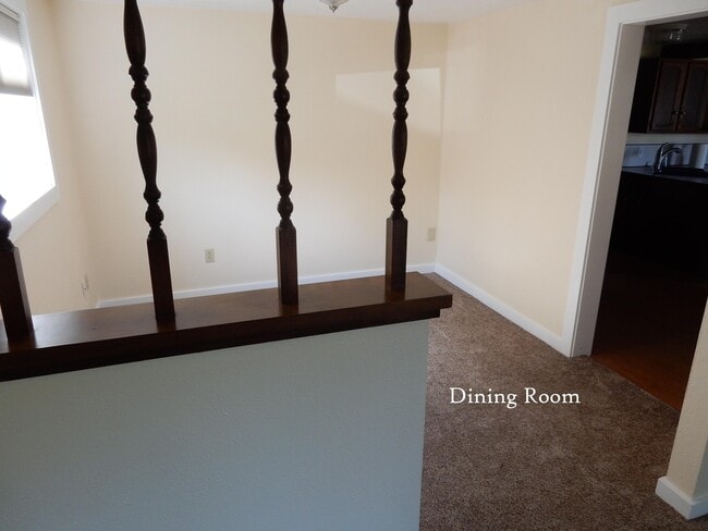 Photo - 985 Cross St SE