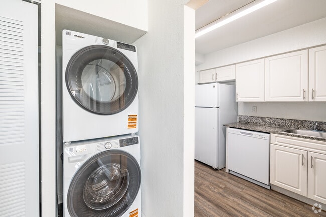 2BD, 2BA - 1,007SF - Laundry/Kitchen