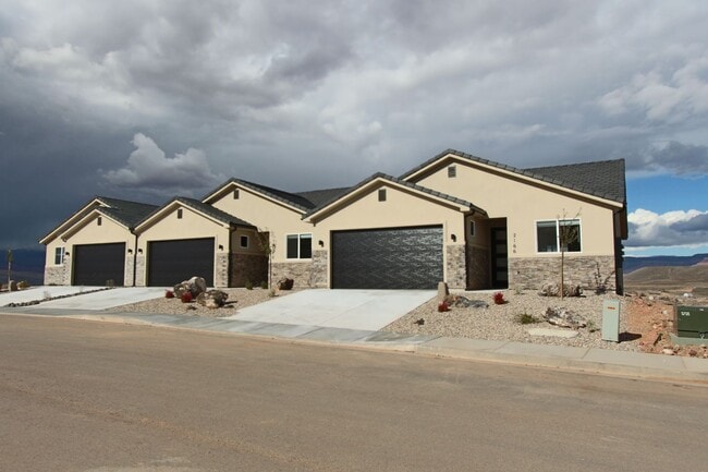 Building Photo - LIKE NEW: 2170+ SQFT and majestic VIEWS 3... Rental
