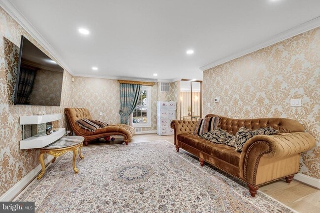 Photo - 10904 Gainsborough Rd