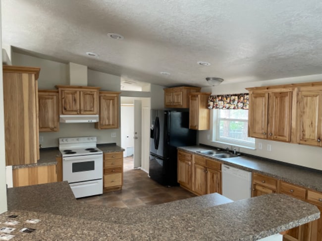 Photo - 699-495 Circle Ct