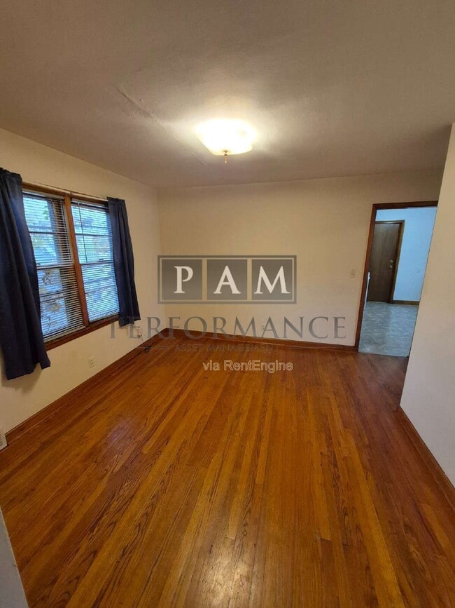 Photo - 328 N 68th St