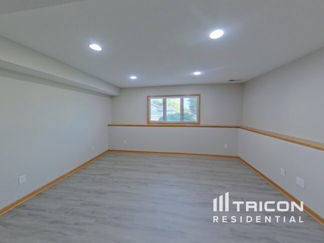 Photo - 2094 French Trace Ave