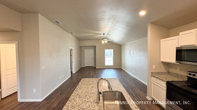 Photo - 2033 Kenwood Ave
