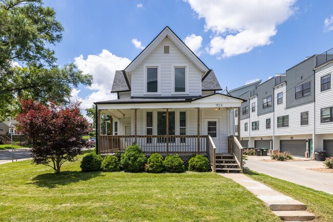 Building Photo - 5 Bedroom 2.5 Bath Midtown Home