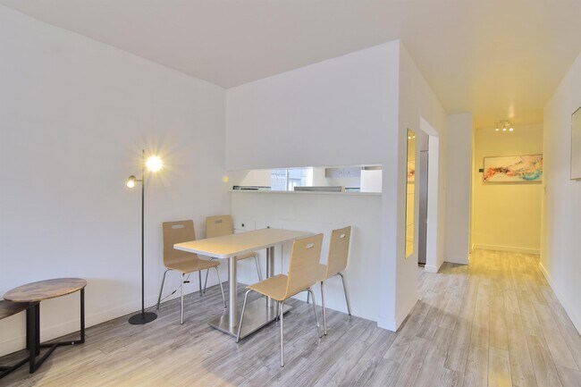 Photo - 1540 Haro St Unit 105