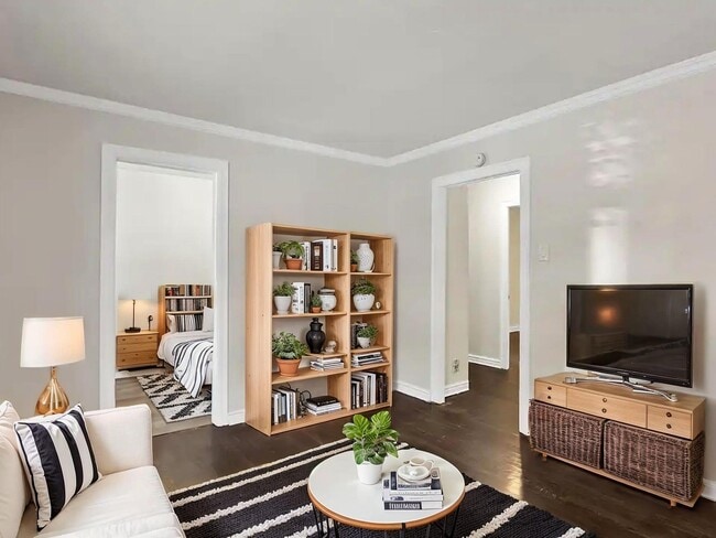 Photo - 166 Eastbourne Ave