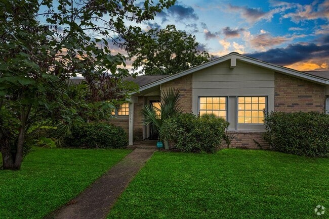 Building Photo - 13163 High Star Dr Rental