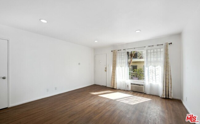 633 Hayworth Ave Unidad 1