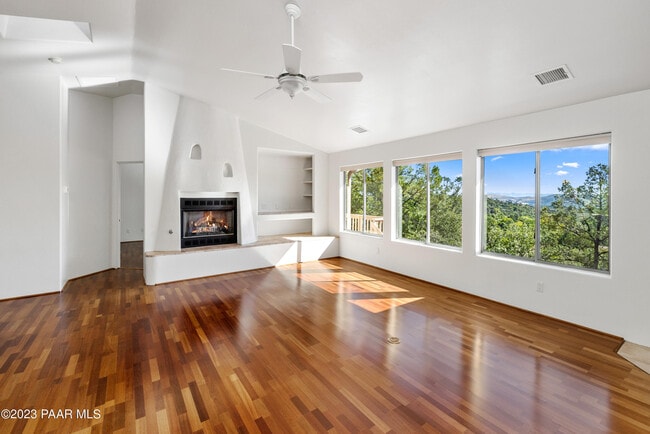 Photo - 2049 Meadowbrook Rd