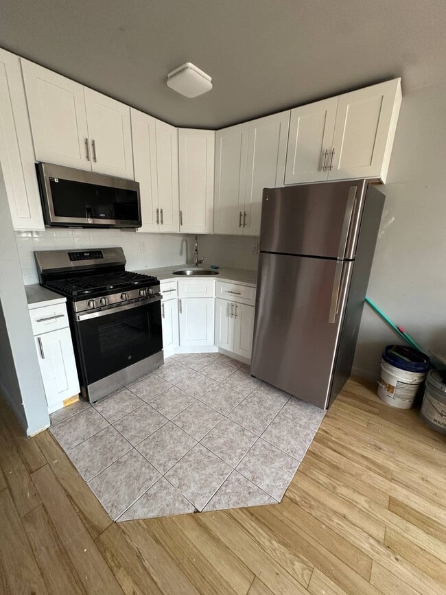 Photo - 807 Barbey St