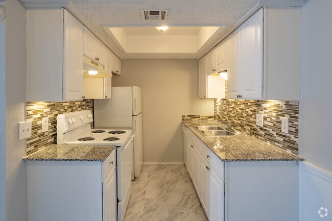 2BR, 1BA - 740SF