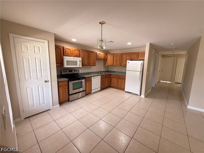 Photo - 758 Holmes Ave