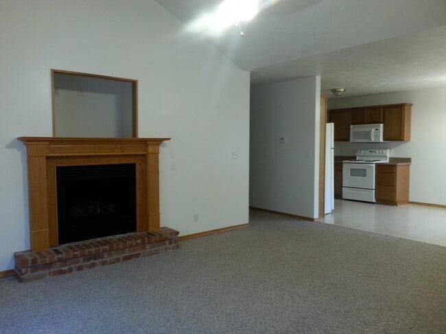 2419 W Deerfield St