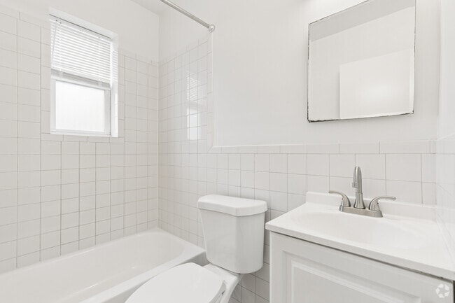 2BR, 1BA - 700SF - Bathroom
