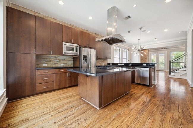 Building Photo - 6126 Clyde St