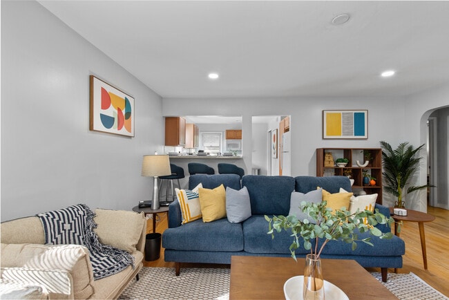 Photo - 21629 Waldron St