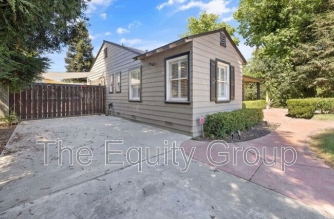 Photo - 1708 W Myrtle Ave