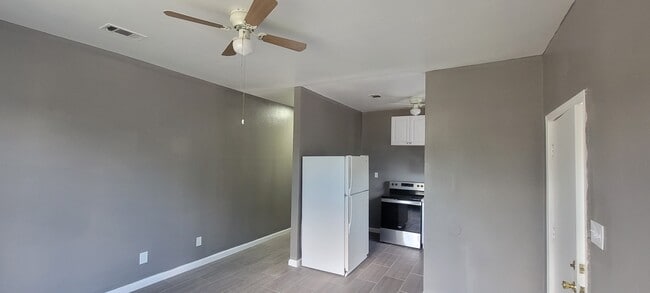 Photo - 2713 Lenway St