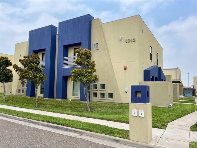Building Photo - 1313 E Camellia Ave Rental