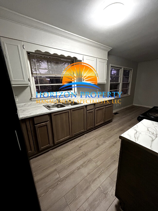 Photo - 4604 Lakeview Dr NW
