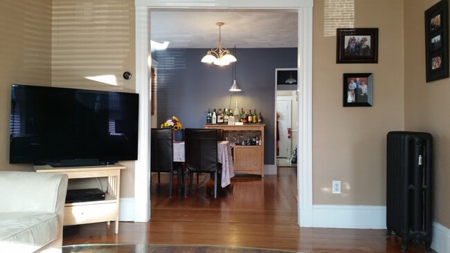 Building Photo - 97 W Quincy St Unit 1
