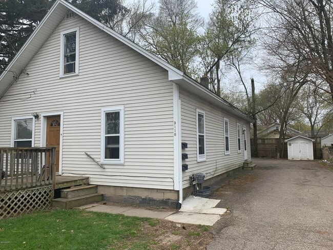Building Photo - Stylish 1-Bed/1-Bath Apartment with a Fres... Unit #1