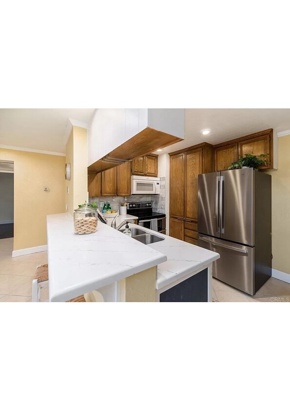 Fully furnished kitchen - 5705 Friars Rd Unit 9
