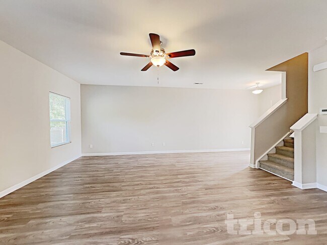 Photo - 1039 Manston Pl SW