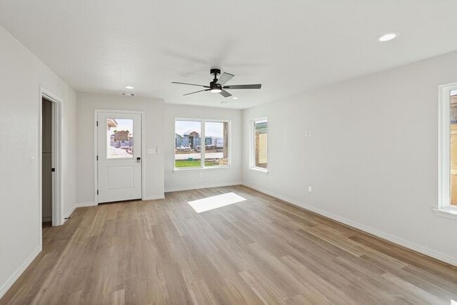 8904 Oakleaf Ct