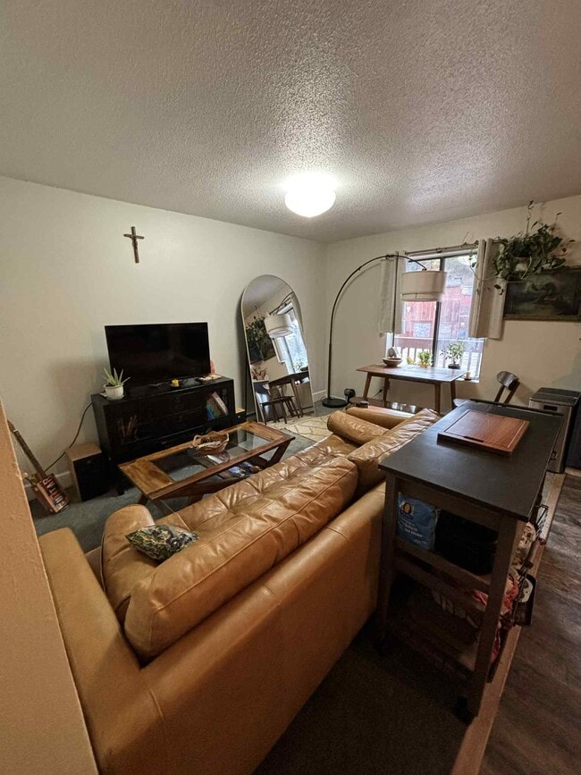 Building Photo - 332 E Main St Unit #2