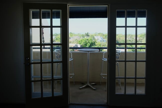 Photo - 835 S Osprey Ave Unidad 411