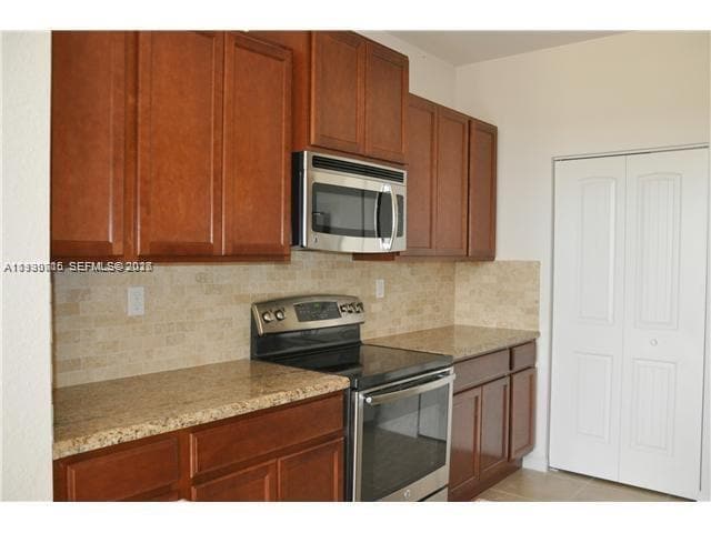 Photo - 580 NE 33rd Terrace