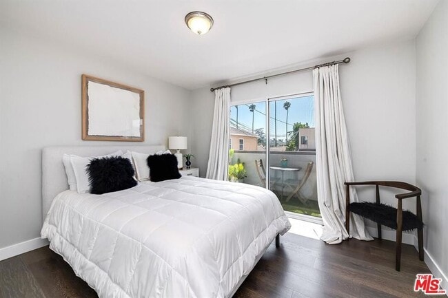 Photo - 832 Euclid St Unit 104