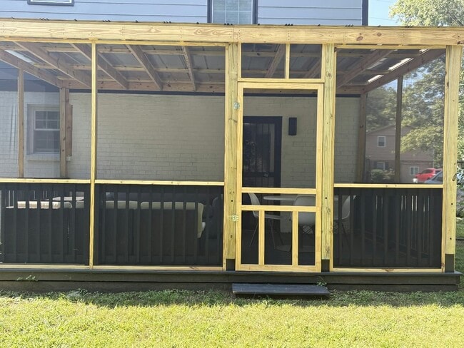 Photo - 4880 Barclay Square Dr