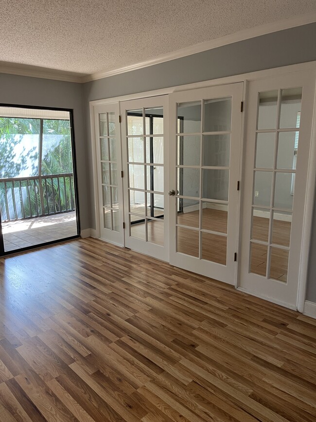 Building Photo - 4570 Ringwood Meadow Unit 2 Rental