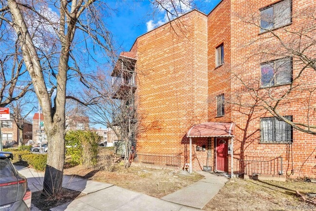 Building Photo - 67-07 Selfridge St Unit 3rd Floor