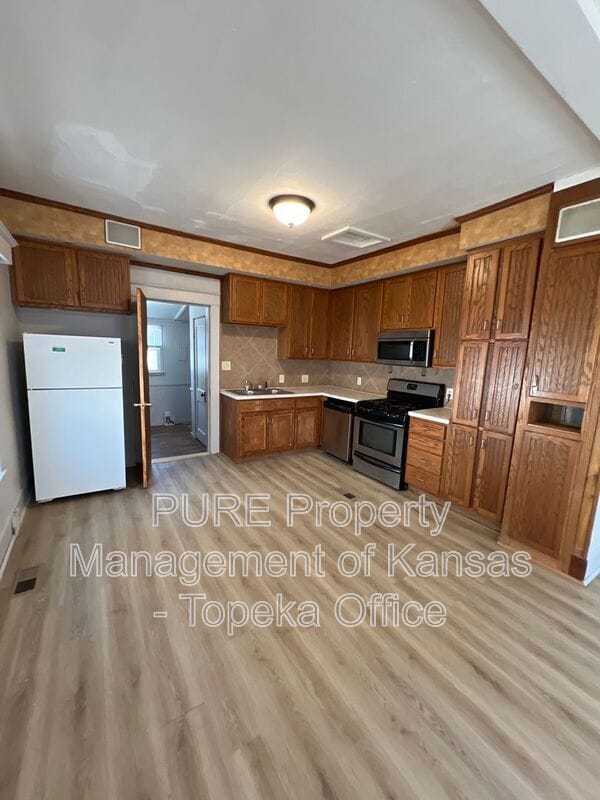 Photo - 430 NE Lime St